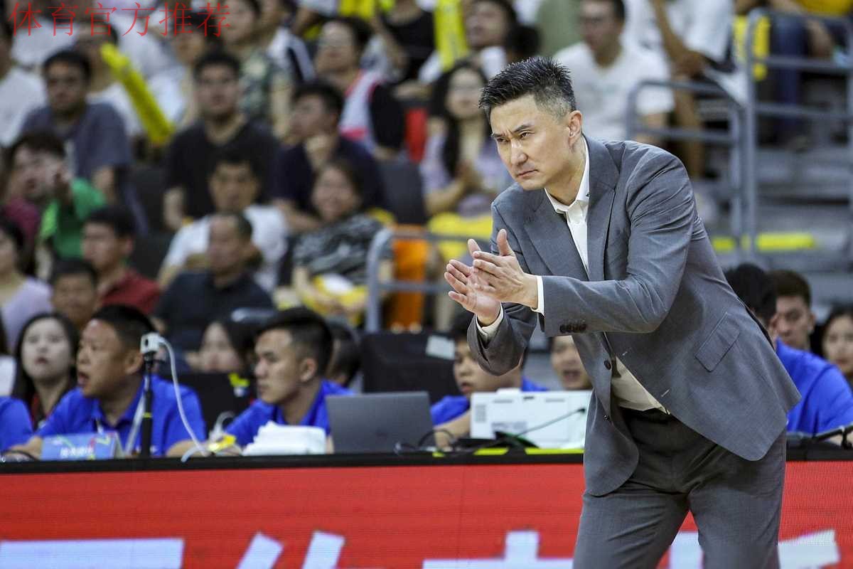 终于来了！广东队“全能内线”打爆所有对手，杜锋亲自保驾护航！