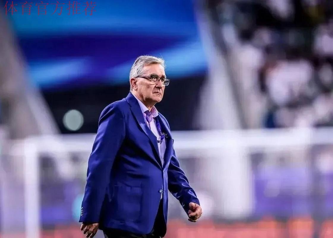 伊万科维奇出席媒体见面会:自豪成为中国队主教练 伊万科维奇出席媒体见面会:自豪成为中国队主教练